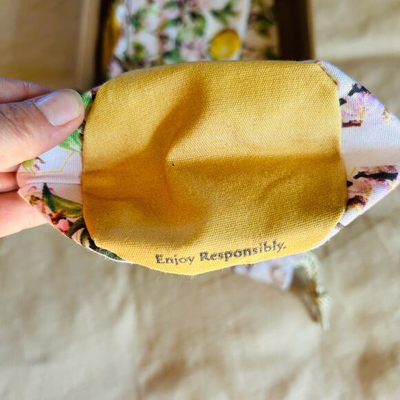 4 Suntory Roku Japanese Craft Gin with Carry Bag - Picture 5 of 6